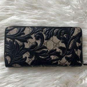Authentic rare monogrammed Gucci Damask zip around wallet